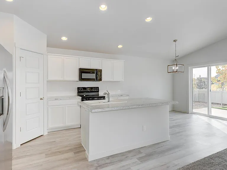 3421 W Charlene St — Photo 6