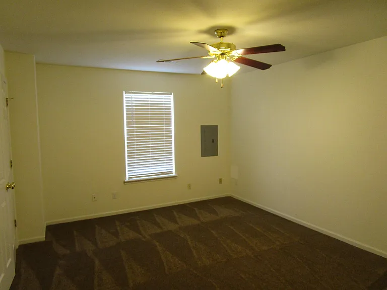 1725 Louise Cir — Photo 12