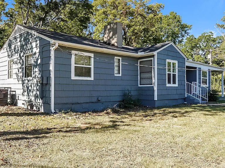 700 Robison Dr — Photo 3