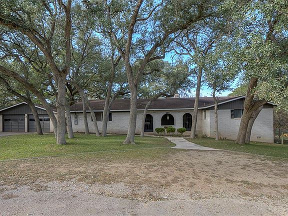 3rd image of 380 Robin Ln