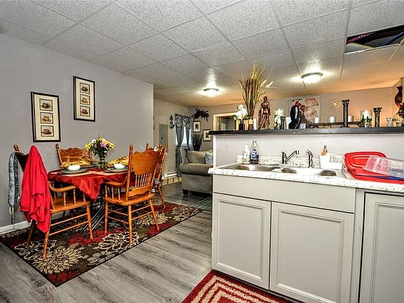 4th image of 901 Meadow Ave