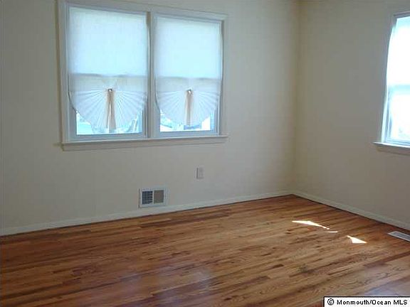 3rd image of 307 Poe Ave