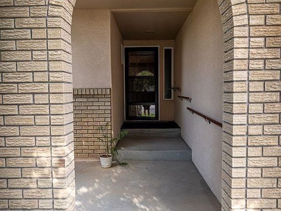 2nd image of 618 N Sunset Ct