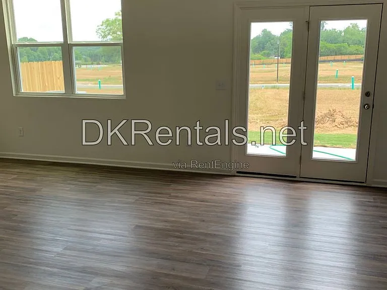 242 Grand Central Way — Photo 5