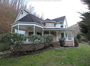 38 Cabin Rd, Chapmanville, WV 25508