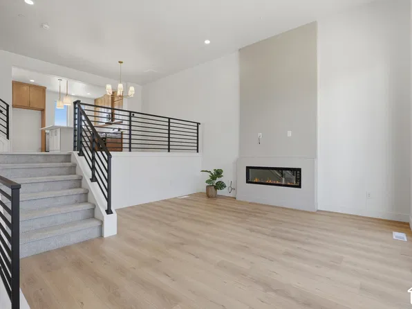 5353 W Center Field Dr S #125, South Jordan, UT 84009