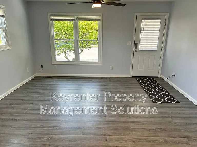 421 N Charlotte Ave — Photo 7