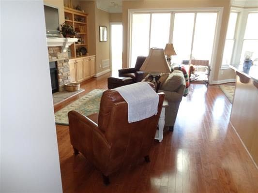 4th image of 319 Arsenal Dr