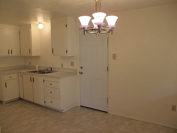 3rd image of 630 Parkside Dr