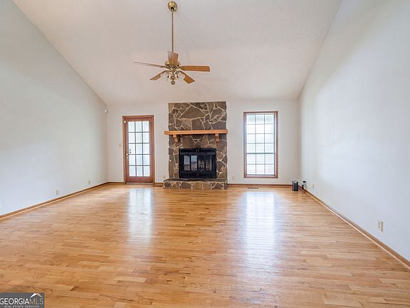 3rd image of 120 Bay Ct