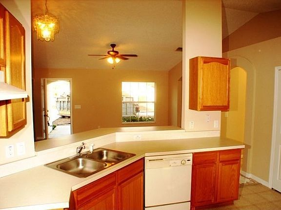 2nd image of 1040 Hanford Dr