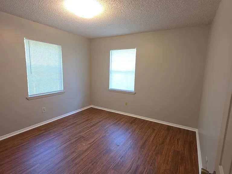 1336 S Sidney Ave — Photo 11