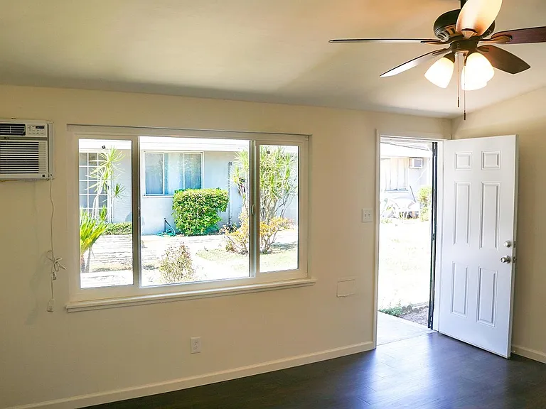 7708 S Pickering Ave #C — Photo 6