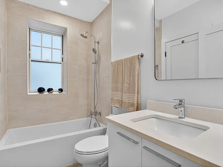 1746 Lanier Pl NW #A — Photo 15