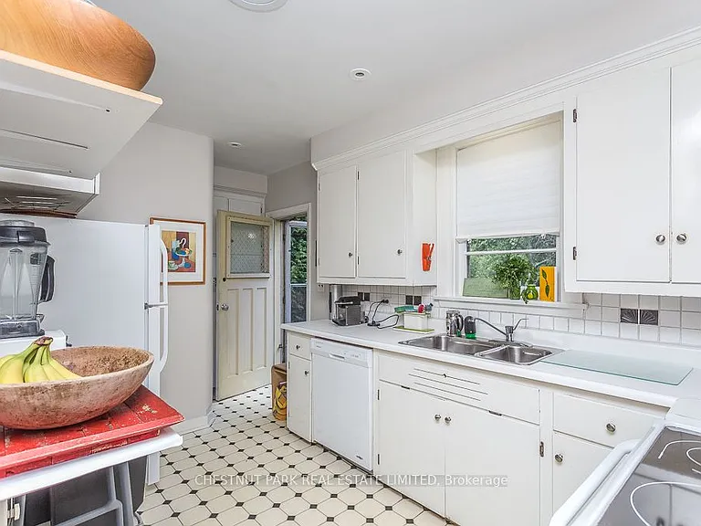 180 Strathgowan Ave — Photo 10