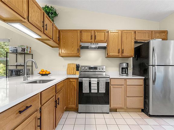 4th image of 10457 SW 85th Ct