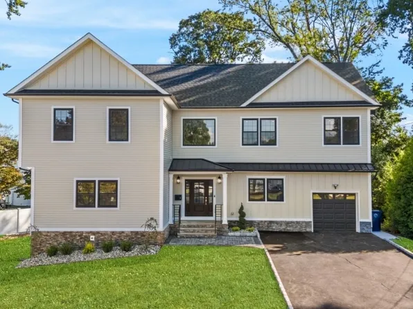 52 Skylark Pl, Clark Twp., NJ 07066