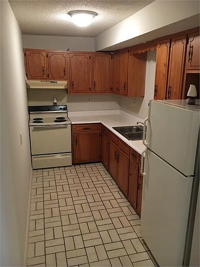 2nd image of 506 Howell St #B