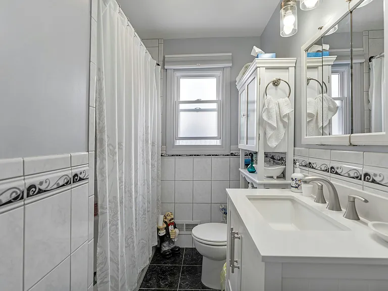 51 E 14th St #1 — Photo 2