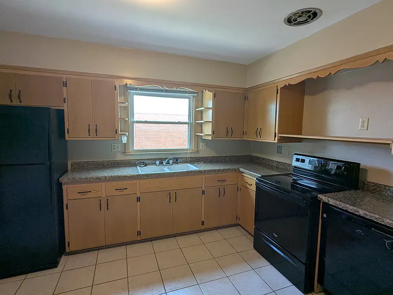 8833 W Hawthorne Ave — Photo 7