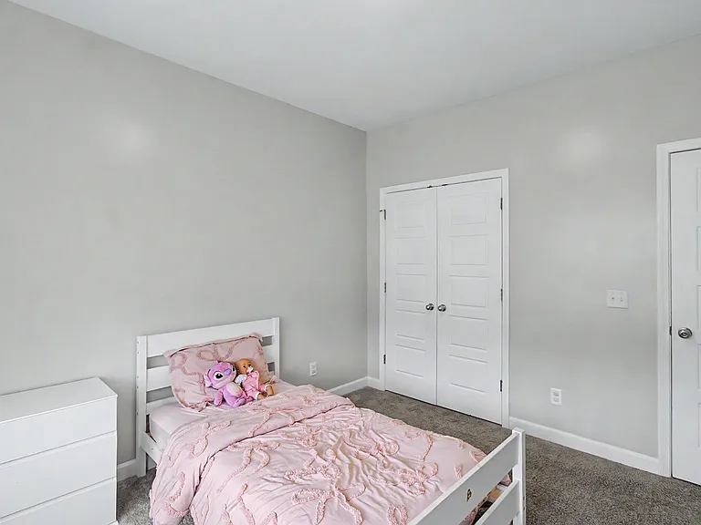 214 E Franklin St — Photo 12
