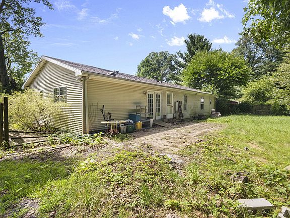 3rd image of 19176 State Line Rd