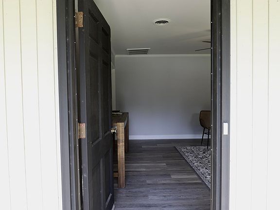 5th image of 6 Hilliard Dr