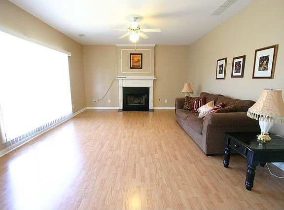 4th image of 450 Crafton Ct