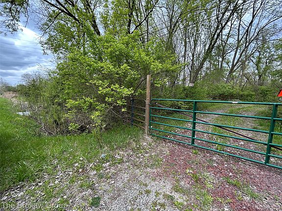 4th image of 6120 Kelly Rd