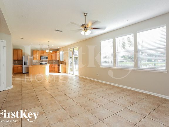 3rd image of 76112 Deerwood Dr