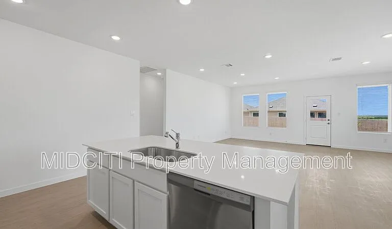 1304 Apron Trl — Photo 8