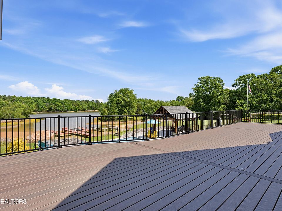 40th image of 401 Gholdston Dr