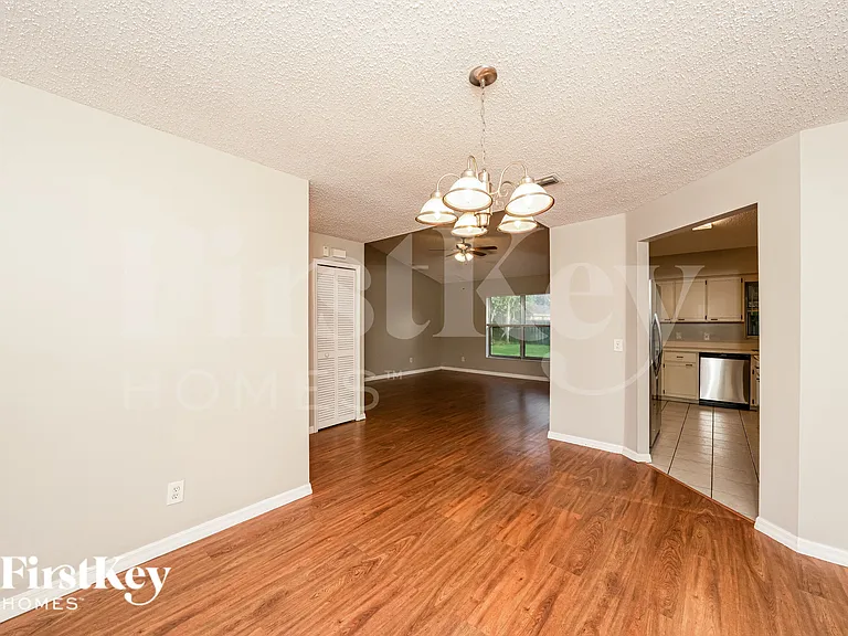 1401 SW Sudder Ave — Photo 6