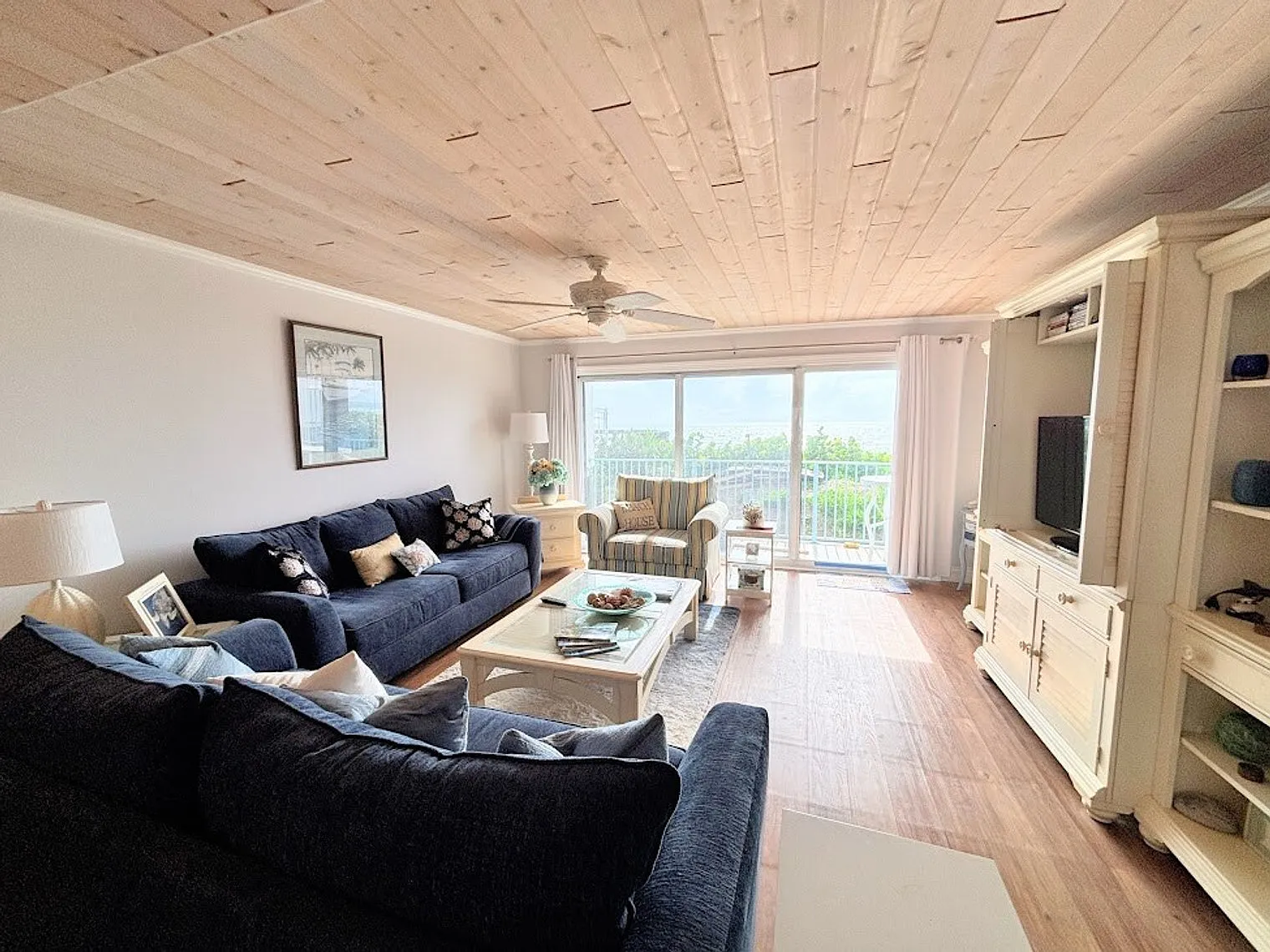 2 bed, 2.5 bath, $5,010 — Photo 2