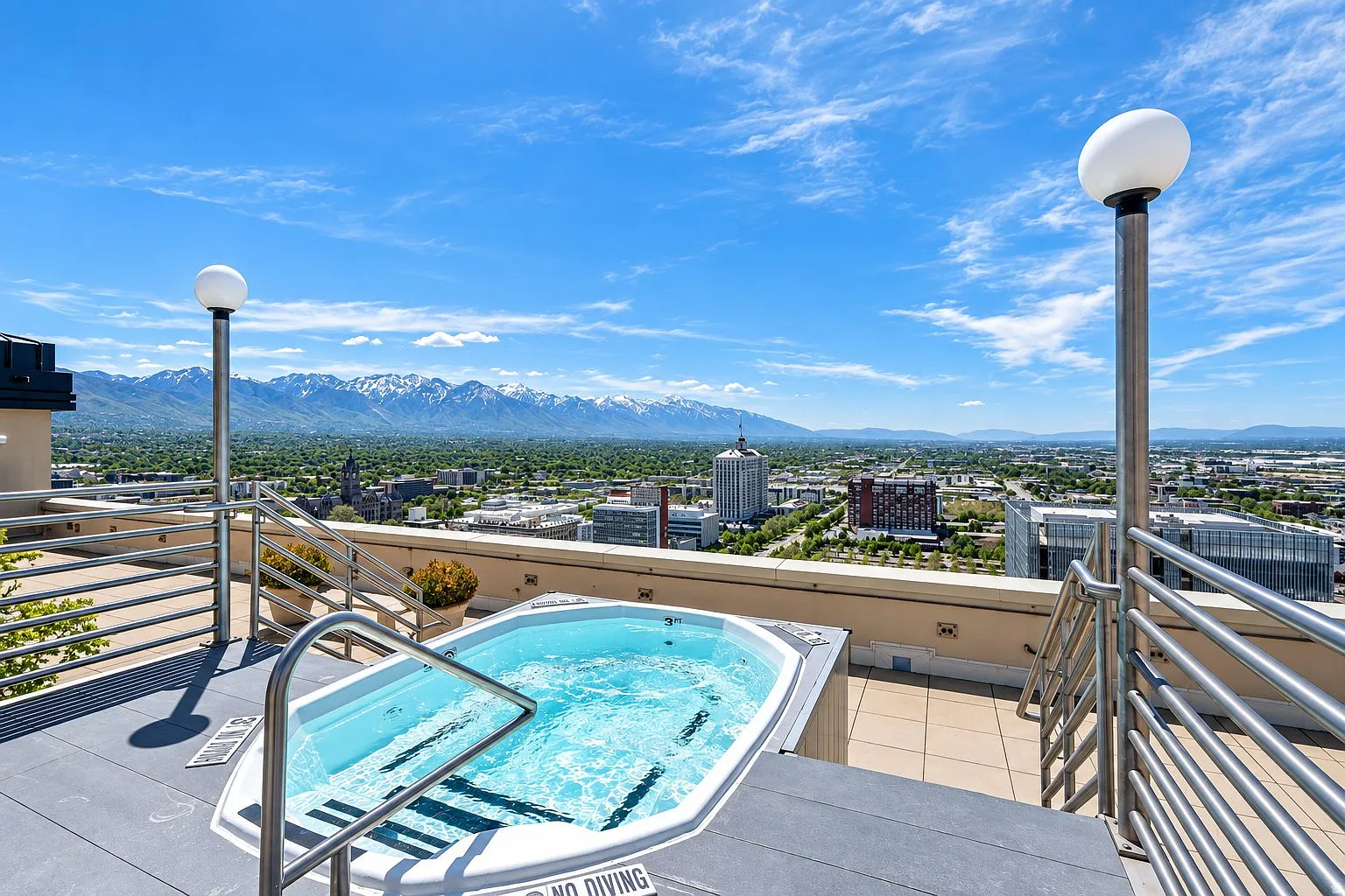 American Towers Condominium — Photo 2