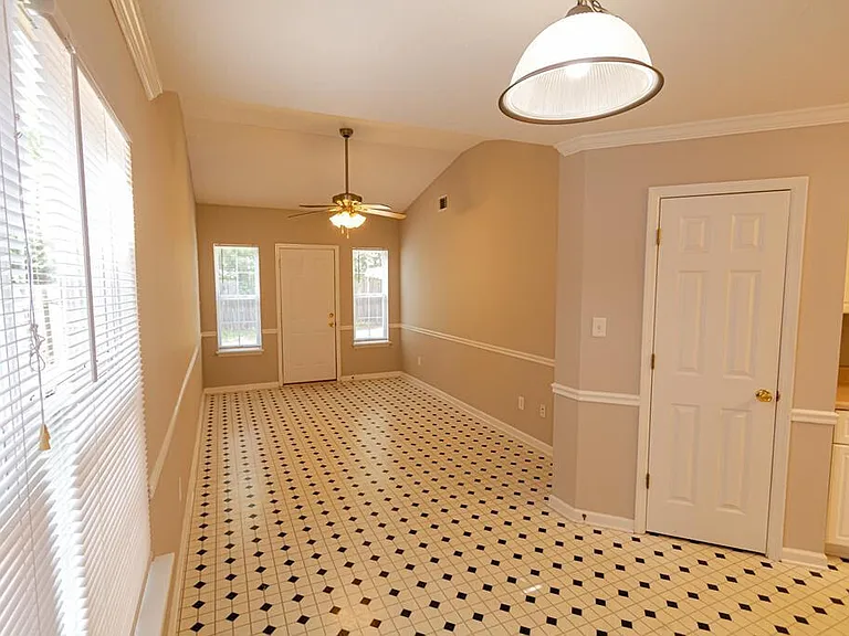7624 Pleasantville Way — Photo 13