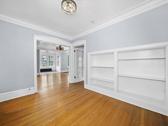 5th image of 4722 S Greenwood Ave APT 3W