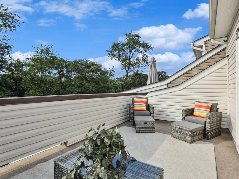 8329 Meadowood Dr — Photo 32
