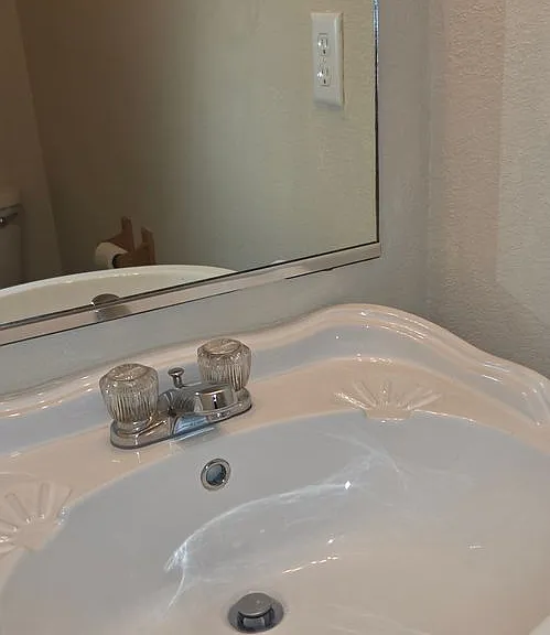 809 Leifester Cir — Photo 10