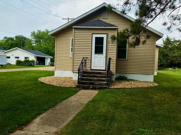 214 E Oak St, Parkers Prairie, MN 56361