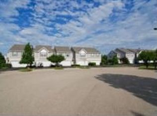 65 Colonial Ct, Streamwood, IL 60107