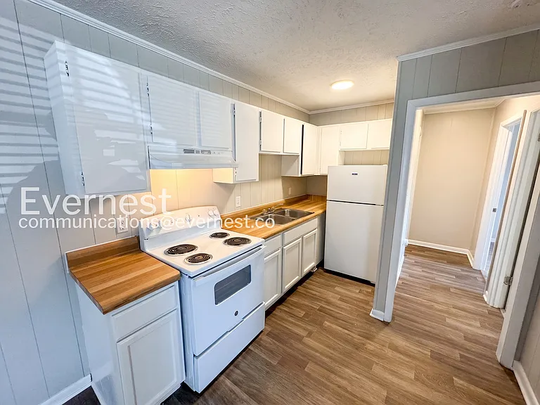 Oakwood Apartments — Photo 17