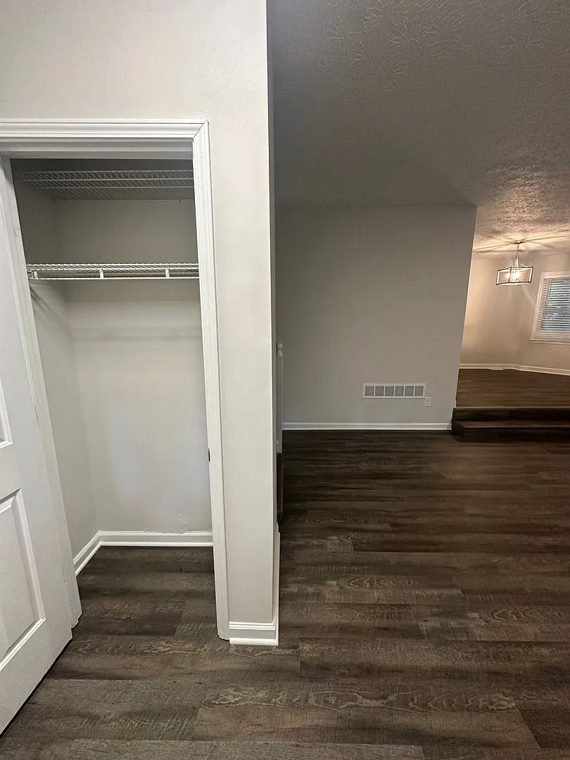 Completely Renovated 4 Bedroom Home Near Lake Allatoona — Photo 3
