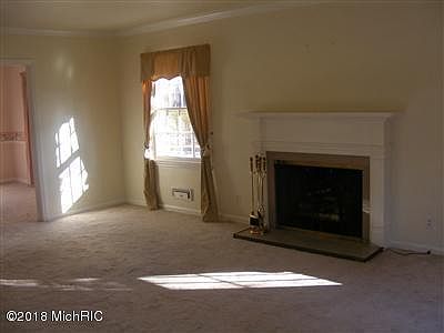 2nd image of 29 Crest Dr