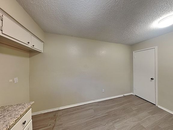 5th image of 852 NW Summercrest Blvd APT B