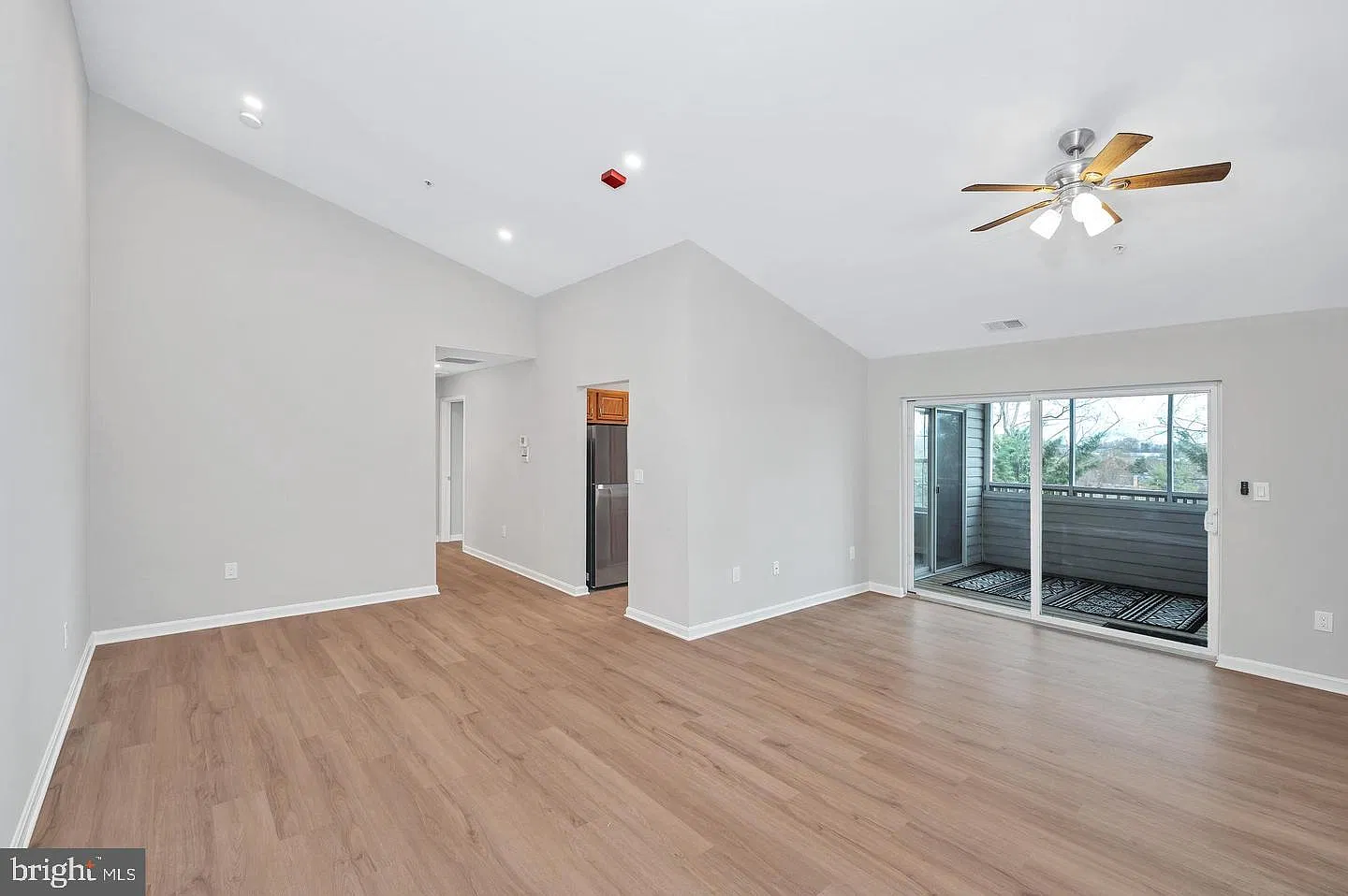 2 bed, 2.0 bath, 1051 sqft, $2,100 — Photo 2
