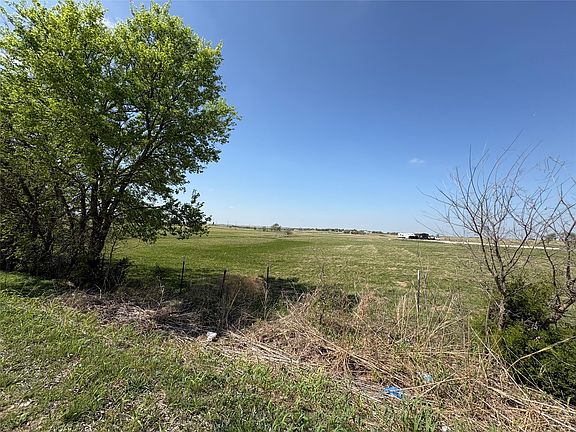 4th image of 717 Smith Rd