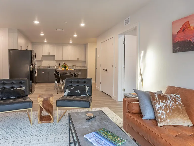301 Hidden Hollow Dr — Photo 4