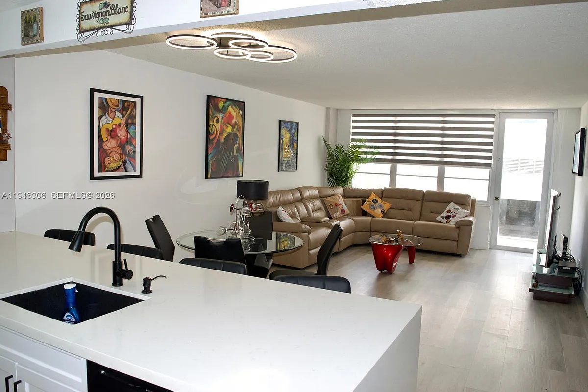 Building Photo - 3725 S Ocean Dr #423