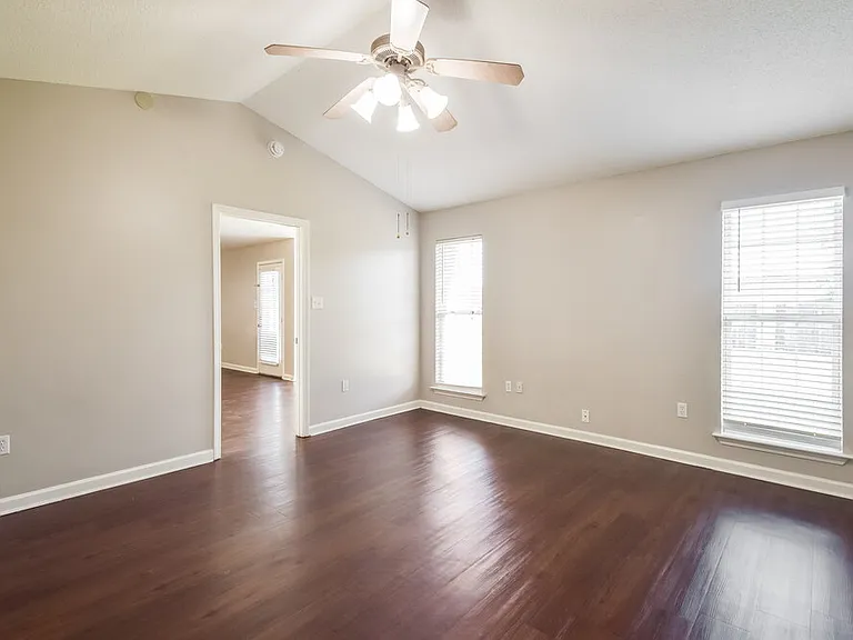 1708 Cherry Creek Dr — Photo 11